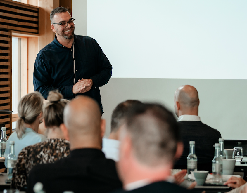 Troels Mark Meyer i dialog med deltagere